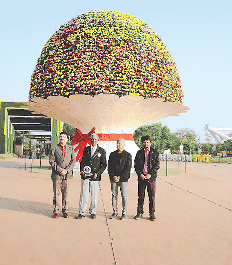 ফুলের একটি তোড়া এত বড়!