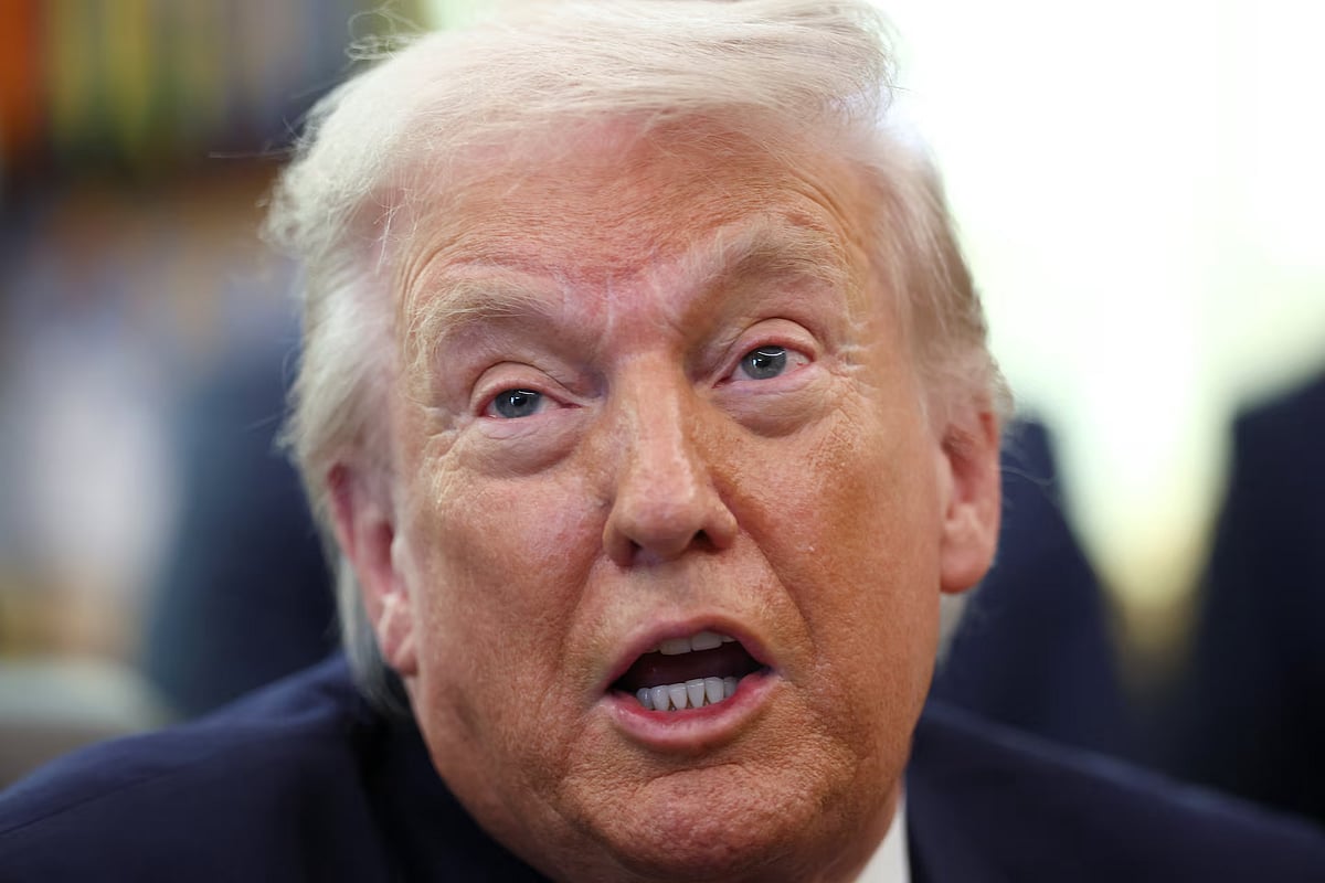 রাখঢাক না রেখেই ট্রাম্প বললেন, ইরানের তেল চান