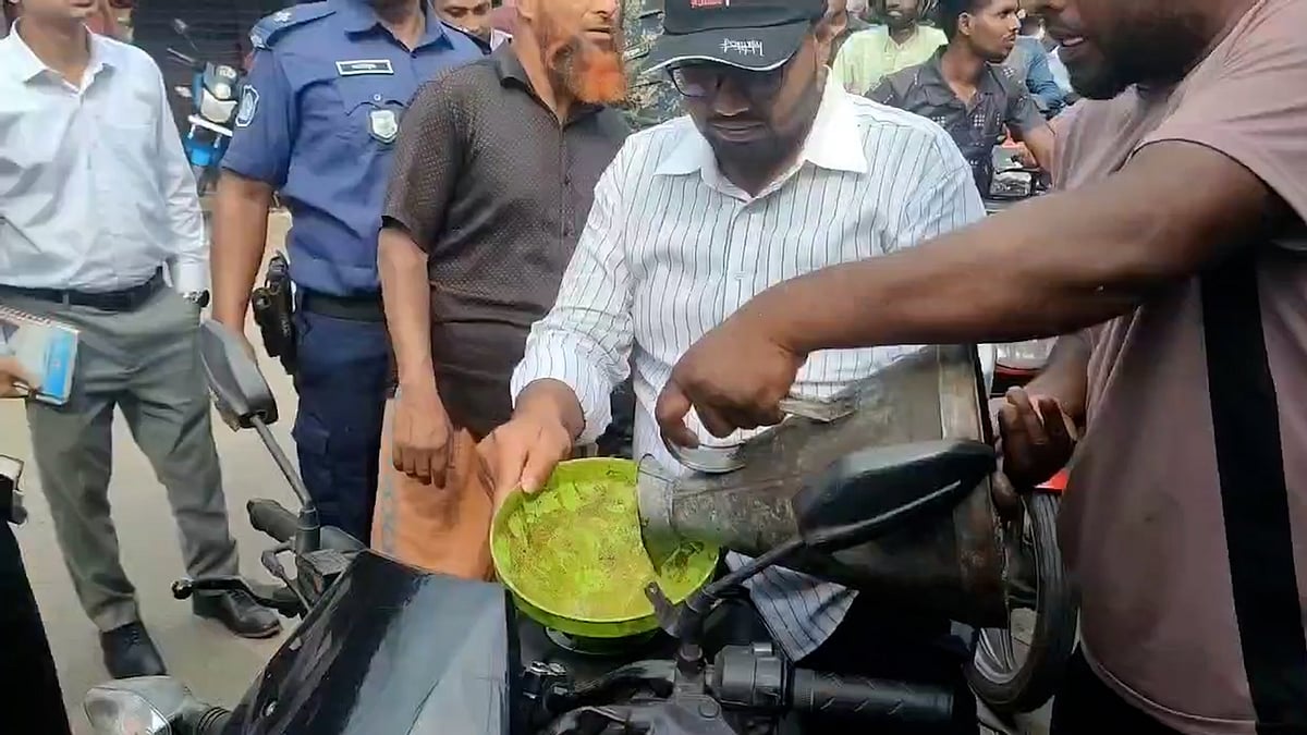 অবৈধভাবে মজুত ৮০০ লিটার পেট্রল জব্দ, ১০ হাজার টাকা জরিমানা