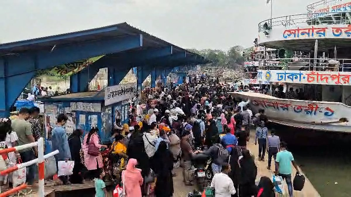 চাঁদপুরে হাসপাতালে নেওয়ার পথে এমভি হাশেমপুর লঞ্চেই সন্তান প্রসব