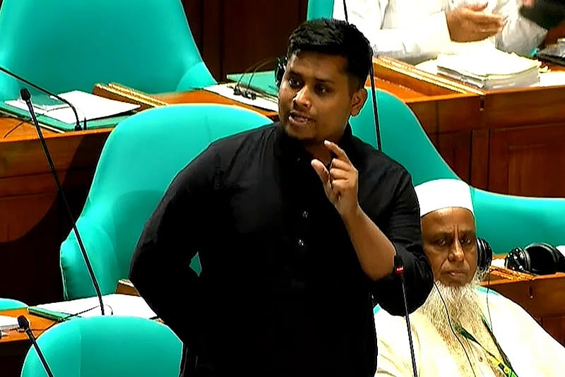 আপনারা সেই জায়গায় সংবিধানকে মানছেন, যেখানে সুবিধাপ্রাপ্ত হবেন: হাসনাত আবদুল্লাহ