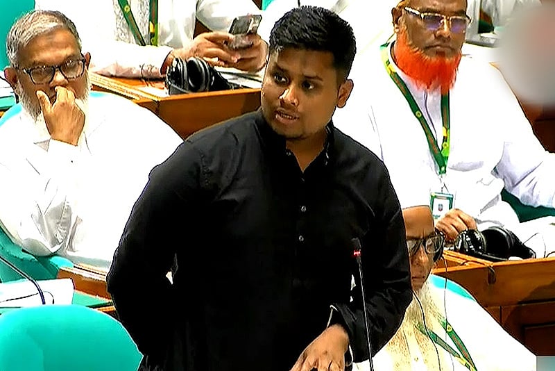 নদীতে ড্রেজার দিয়ে মাটি কাটা বন্ধে কী পদক্ষেপ, সংসদে প্রশ্ন হাসনাত আবদুল্লাহর