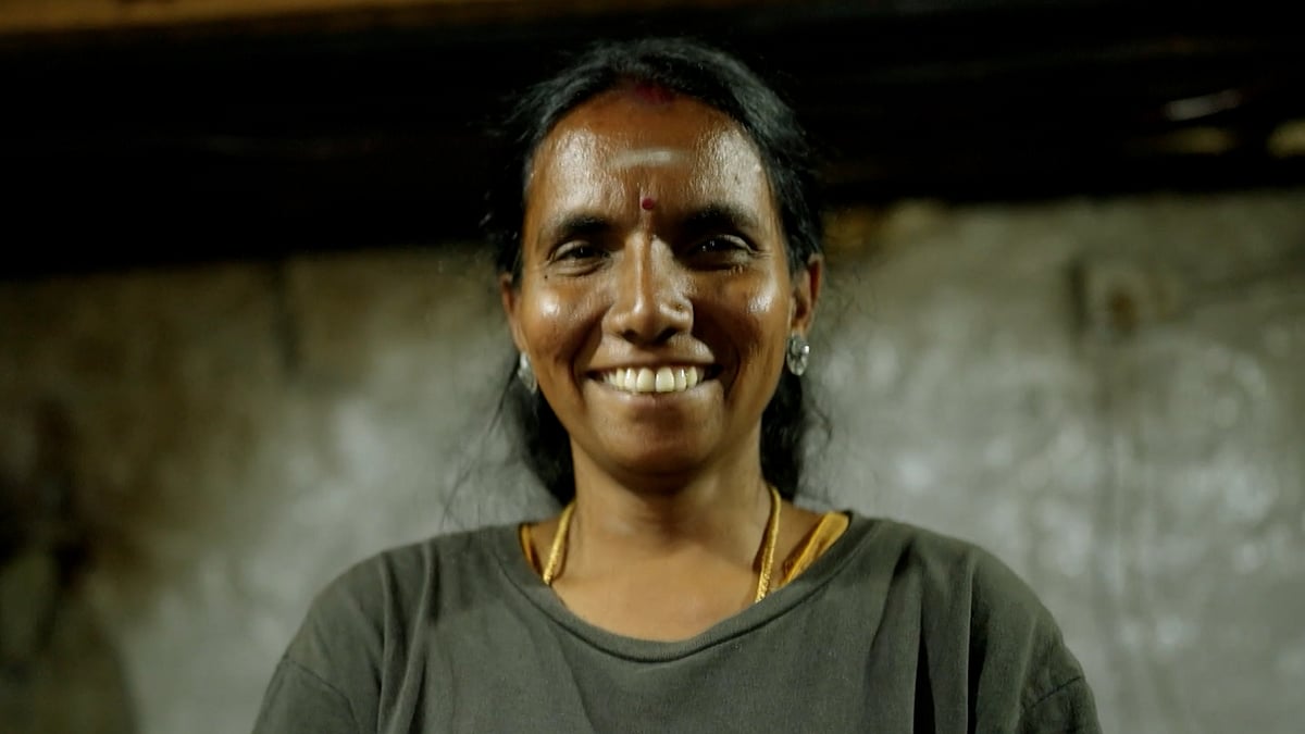 মোমের আলোয় রান্না থেকে ইউটিউব সাফল্য—গ্রামের নারীর অনুপ্রেরণার গল্প