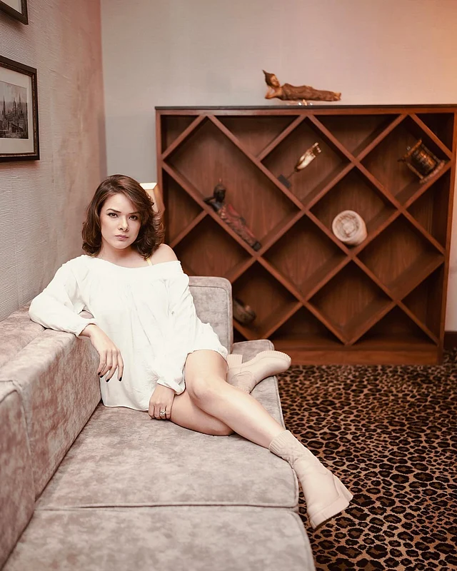 শুভ্র আবেদন ছড়াচ্ছেন একসময়য়ের এই নায়িকা 