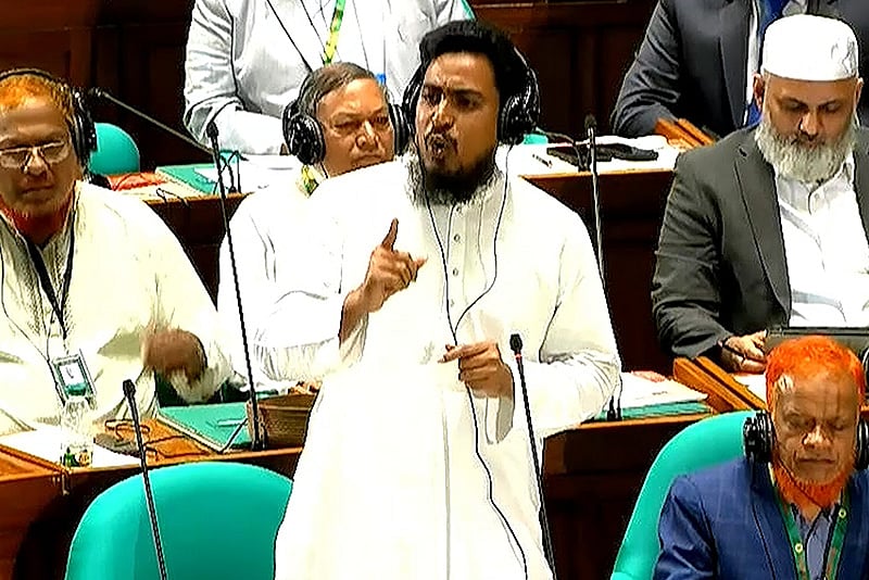 সংবিধান নয়, ‘জনগণের অভিপ্রায়ে’ অন্তর্বর্তী সরকার: আখতার হোসেন