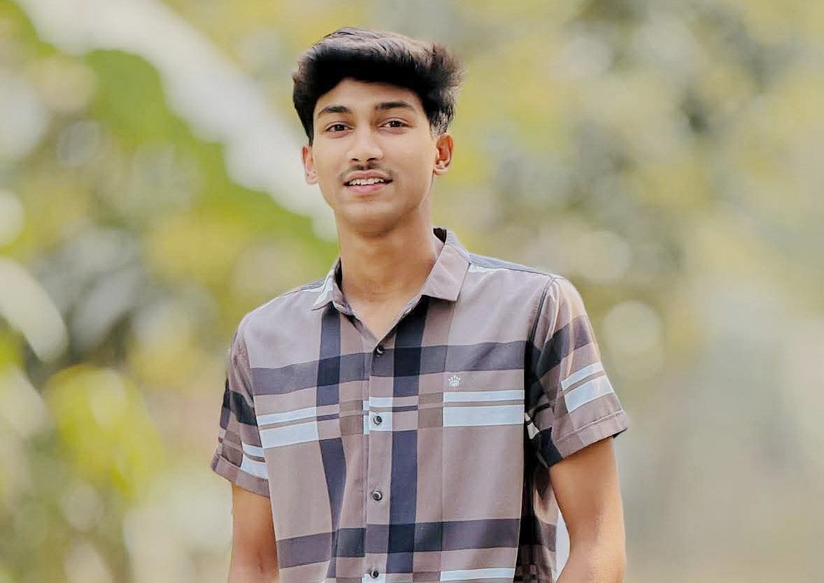 পাম্পে তেল আনতে যাওয়ার পথে মোটরসাইকেলের নিয়ন্ত্রণ হারিয়ে কলেজছাত্র নিহত