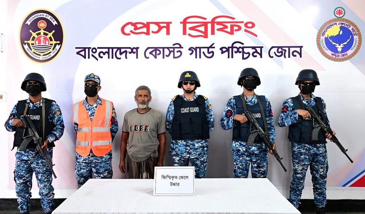 সুন্দরবনে মুক্তিপণ না পেয়ে জেলেকে মারধর, উদ্ধার করল কোস্টগার্ড