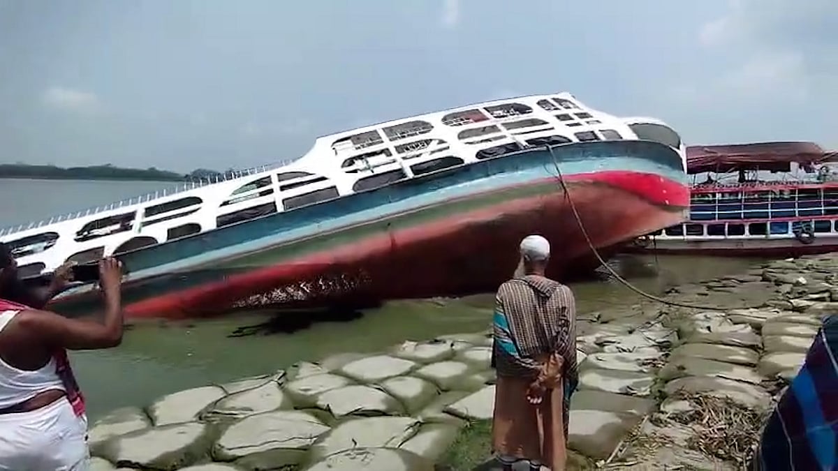 বরিশালের চরমোনাইয়ে লঞ্চডুবি