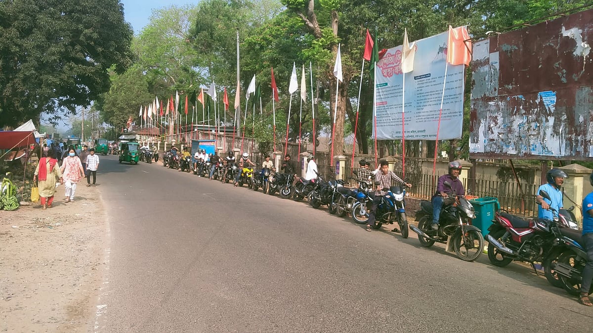 জ্বালানি তেল দেওয়া হবে সকালে, গভীর রাত থেকে ফিলিং স্টেশনে ভিড়