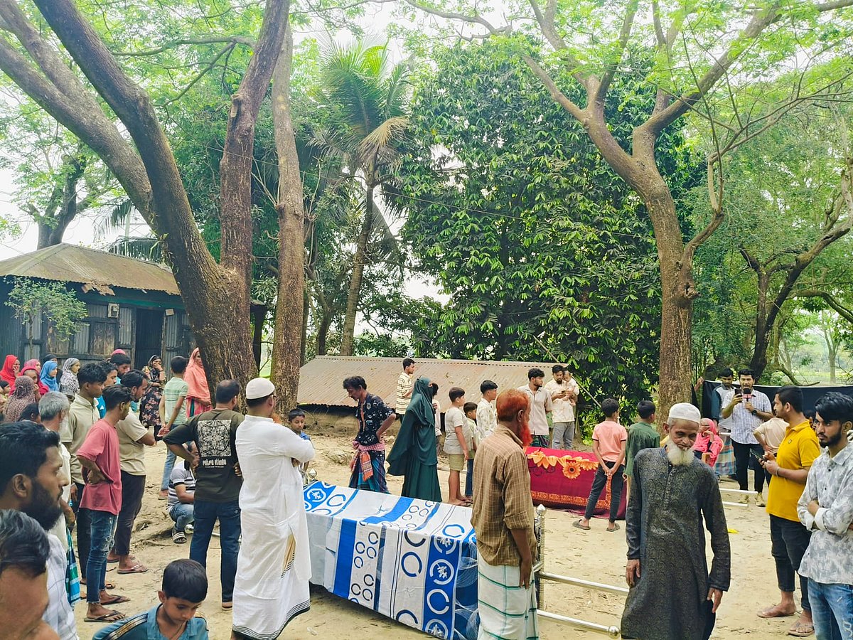 মেলা থেকে ফেরার পথে অটোরিকশায় ট্রাকের ধাক্কা, চাচা-ভাতিজা নিহত