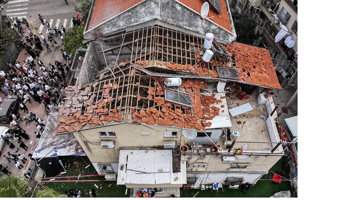 ইসরায়েলের মধ্যাঞ্চলে ১১টি ক্ষেপণাস্ত্র ছুড়েছে ইরান, আহত ১৪