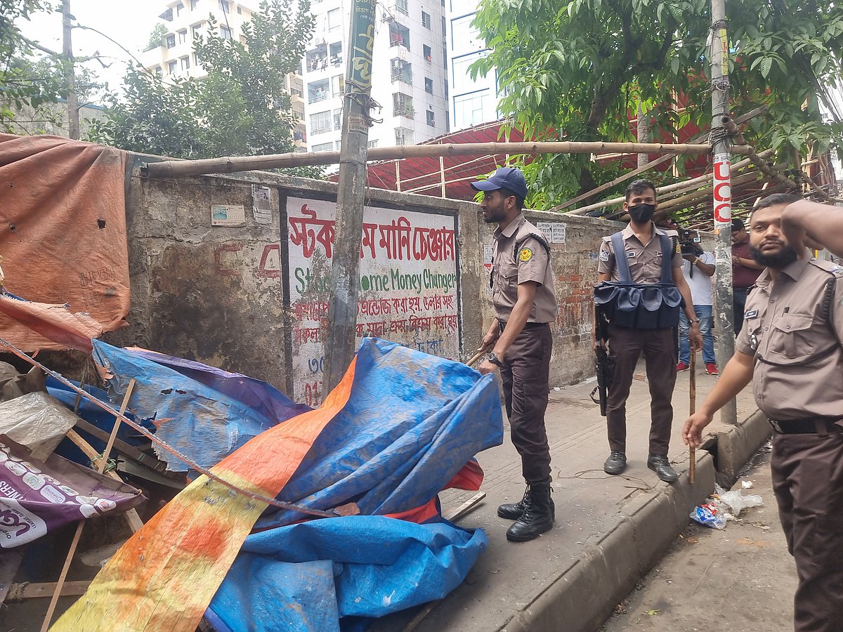 মগবাজার থেকে বাংলামোটর পর্যন্ত ফুটপাত–সড়কে উচ্ছেদ অভিযান