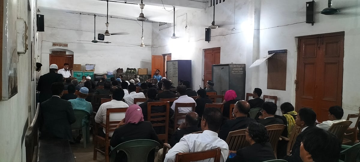 সিল-স্বাক্ষর জাল করে ওকালতনামা বিক্রি করতেন তাঁরা, চাকরিচ্যুত