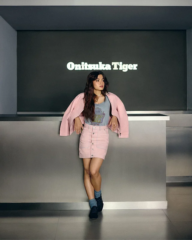 ডেনিম অন ডেনিম লুকে এসেছিলেন তিনি  