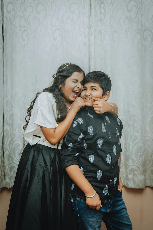  বোন থাকলে কিশোর-কিশোরীরা একাকীত্ব, অনাদর, অপরাধবোধ, আত্মসচেতনতা এবং ভীতি থেকে তুলনামূলক বেশি সুরক্ষিত থাকে