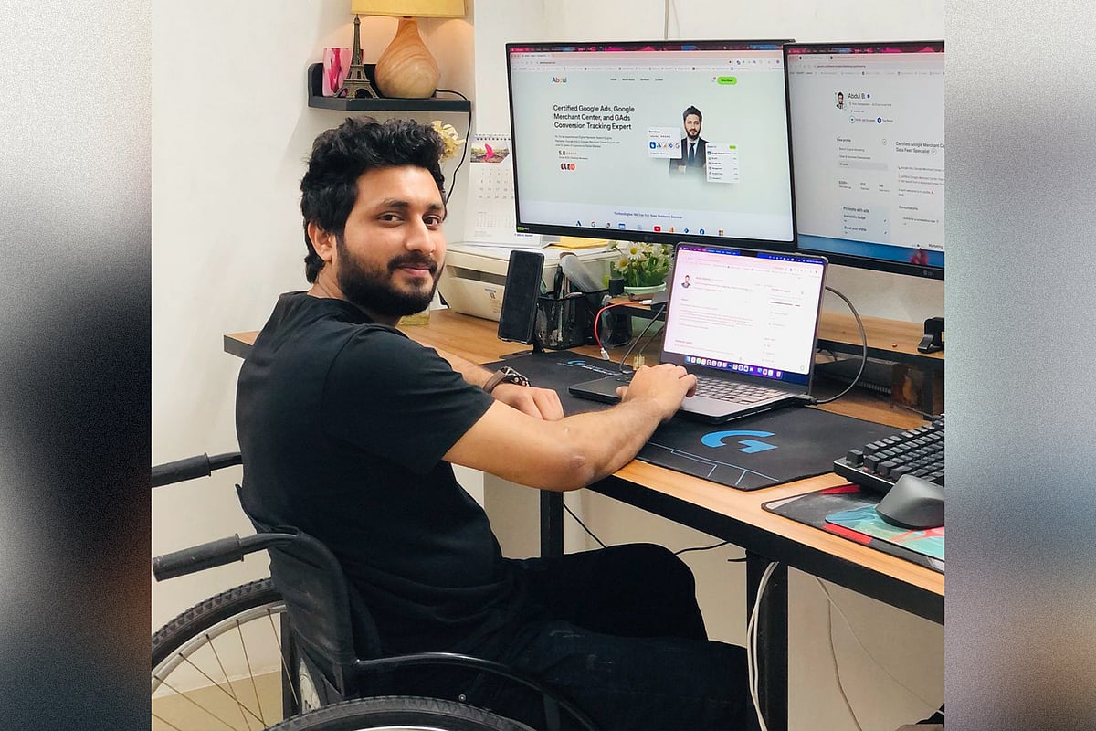 হুইলচেয়ারে বসে বাছেদের ফ্রিল্যান্সিং, আয় লাখ টাকার ওপরে