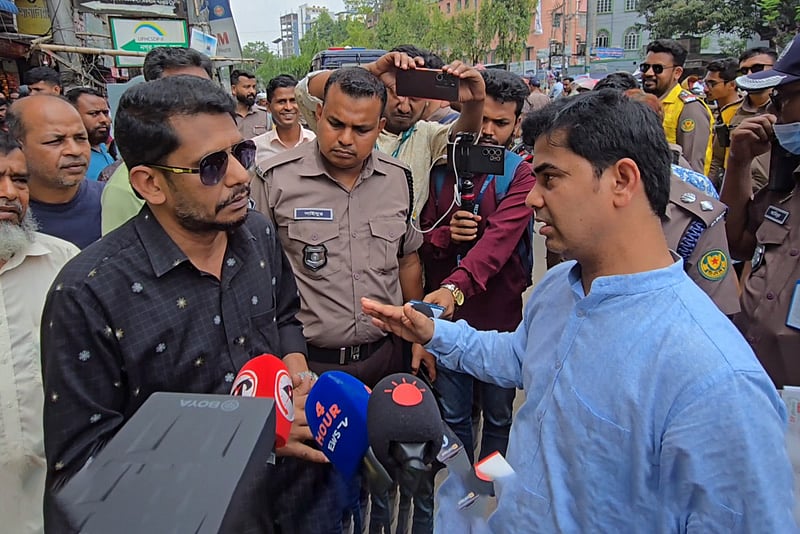 রাজধানীতে পুলিশের উচ্ছেদ অভিযানে দালালদের বাধা, ম্যাজিস্ট্রেট বললেন ‘দালালি চলবে না’