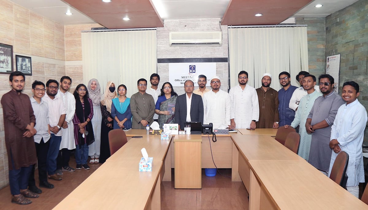 ডাকসু প্রতিনিধিদের সঙ্গে ঢাকা বিশ্ববিদ্যালয়ের উপাচার্যের মতবিনিময়