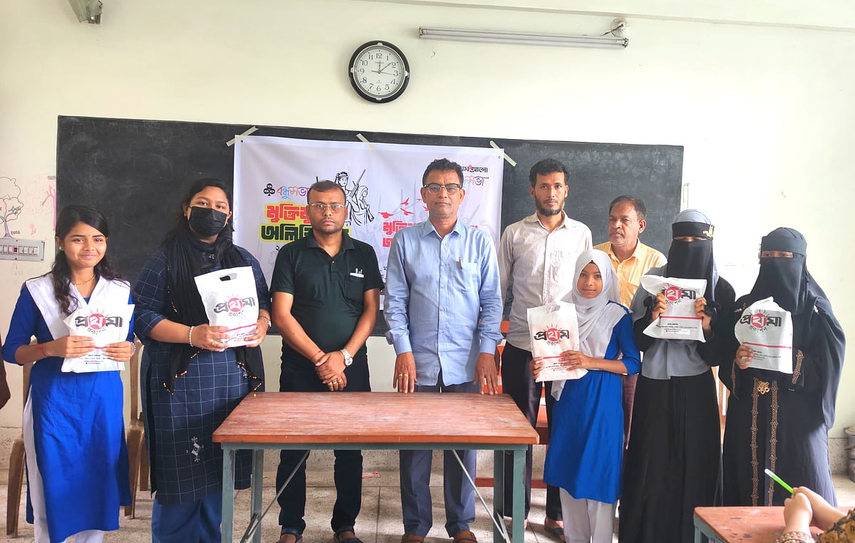 নড়াইলে বন্ধুসভার মুক্তিযুদ্ধ অলিম্পিয়াডে বিজয়ী শিক্ষার্থীদের পুরস্কৃত