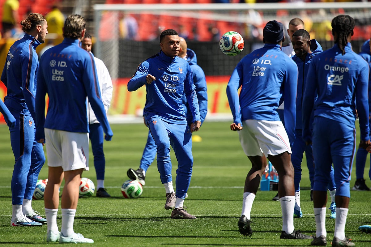 বিশ্বকাপে ফ্রান্সকে ভয় দেখাচ্ছে দুটি ‘অভিশাপ’