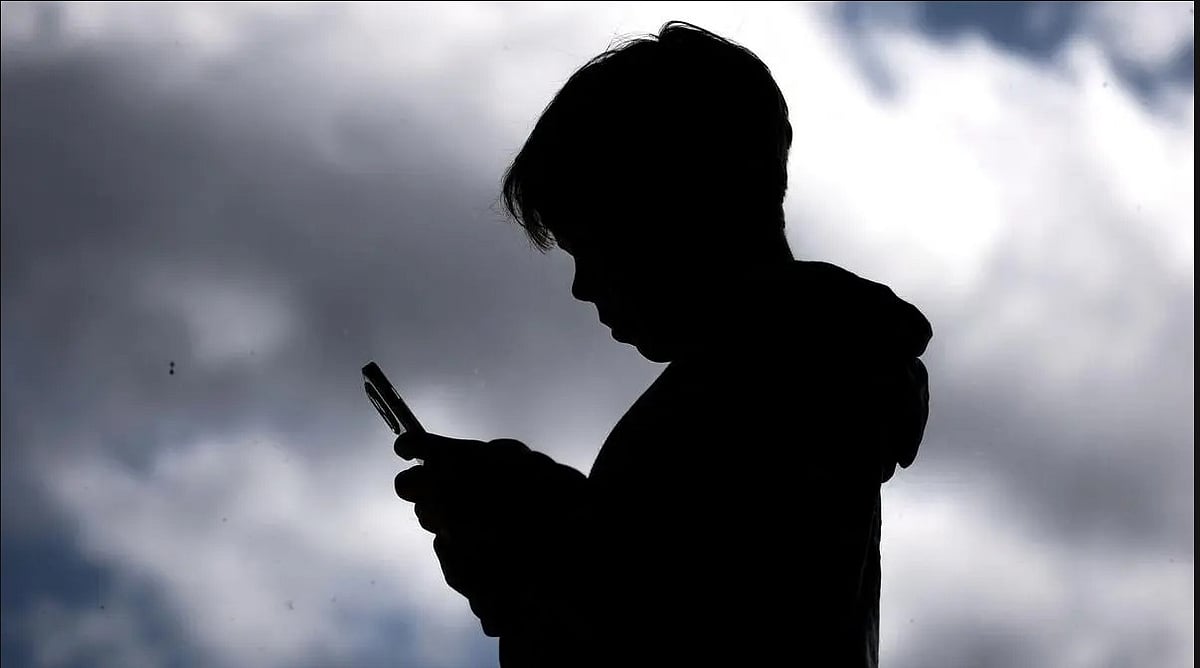 সবচেয়ে ‘কানেক্টেড’ প্রজন্ম কেন সবচেয়ে ‘একাকী’