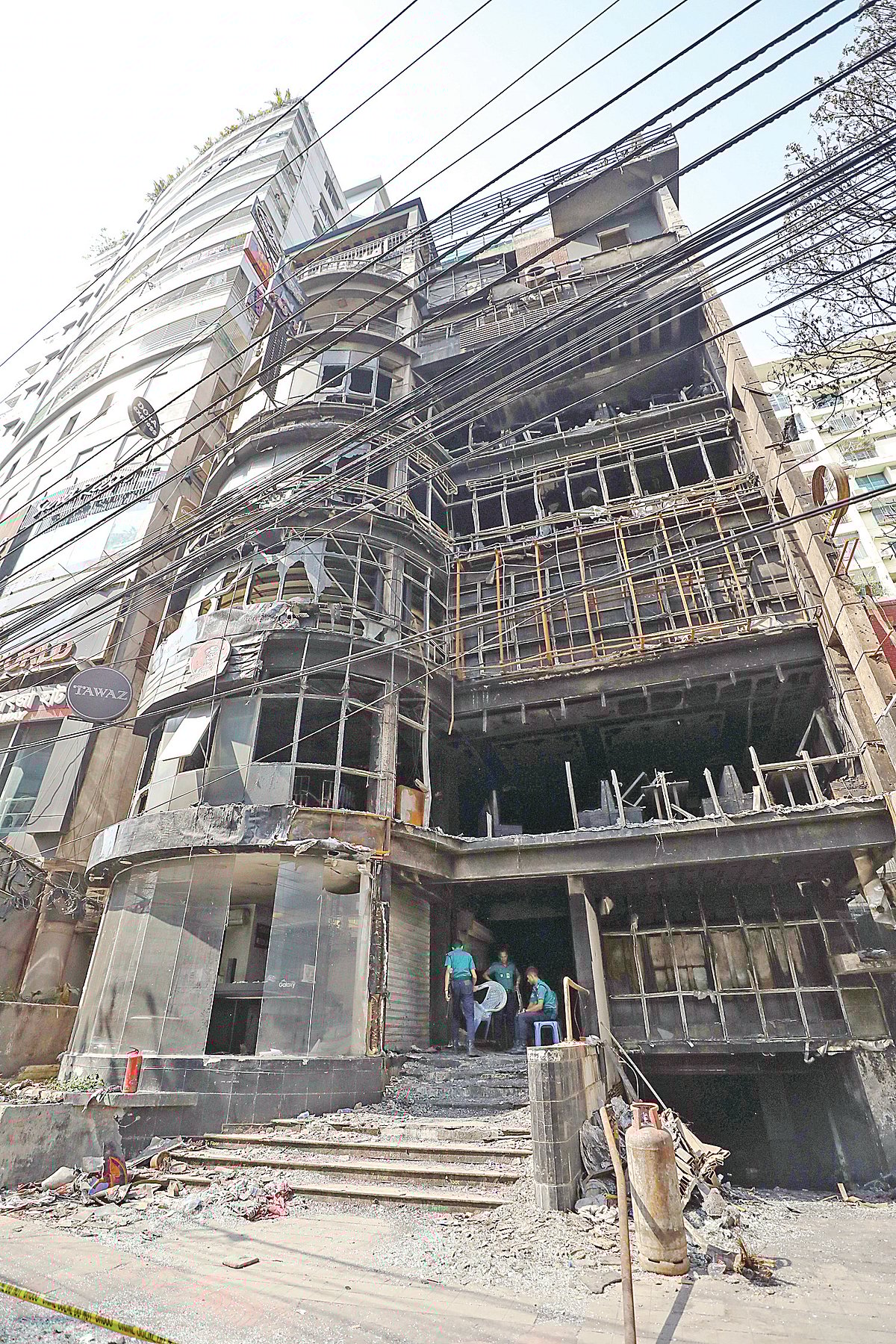 বেইলি রোডে আগুনের খবরে গ্রাহকদের ভেতরে রেখে বাইরে তালা দেওয়া হয়: সিআইডি