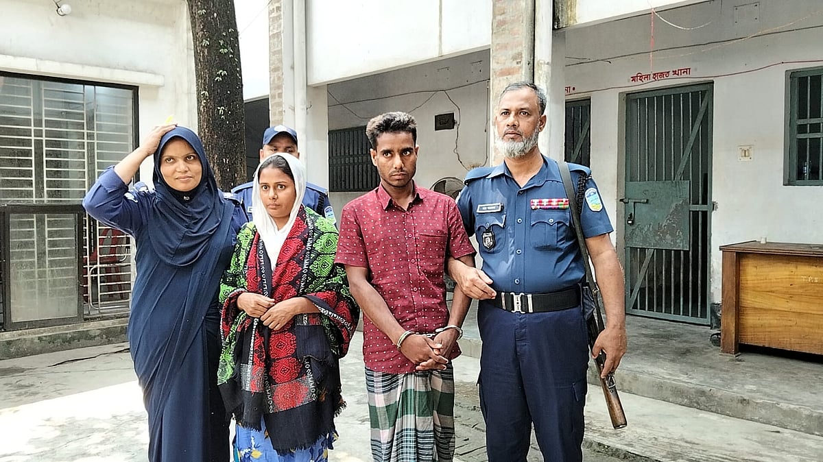 ময়মনসিংহে বাড়ির পাশে শিশুর মরদেহ উদ্ধার, বাবা ও সৎমা গ্রেপ্তার