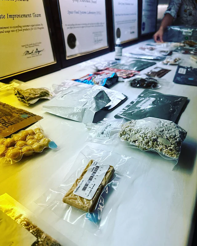 খাবার এমন হতে হয়, যাতে সহজে সংরক্ষণ, প্রস্তুত ও খাওয়া যায় এবং টুকরো বা বর্জ্য কম হয়