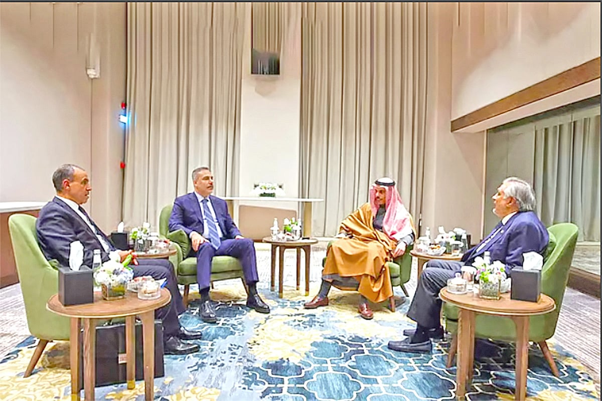 ইরান যুদ্ধ থামানোর দূতিয়ালিতে পাকিস্তান কতটা এগোল