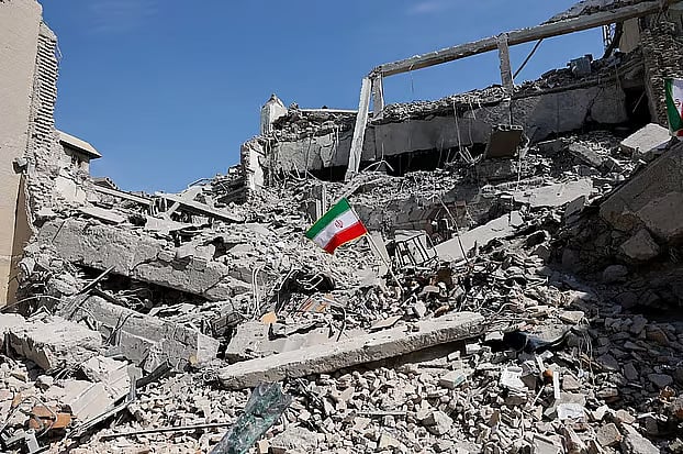 তেহরানে শতাব্দী প্রাচীন চিকিৎসা গবেষণা কেন্দ্রে হামলা, ব্যাপক ক্ষয়ক্ষতি