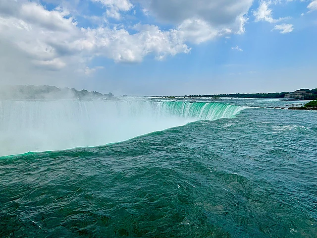 বিস্তৃীর্ণ জলরাশি