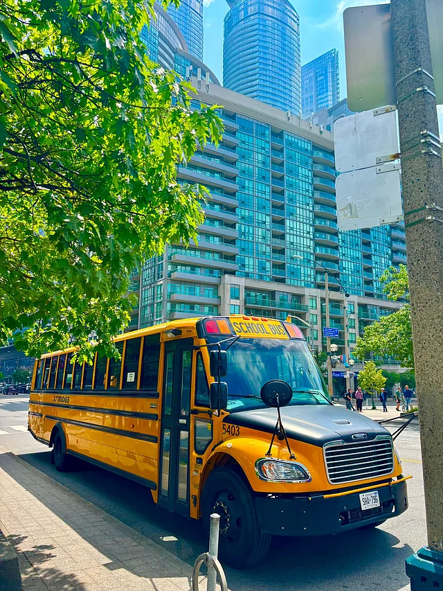 ট্রাফিকের জন্য আতঙ্ক এই স্কুল বাস