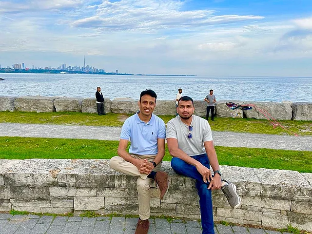 বন্ধুর সঙ্গে বহুদিন পরে