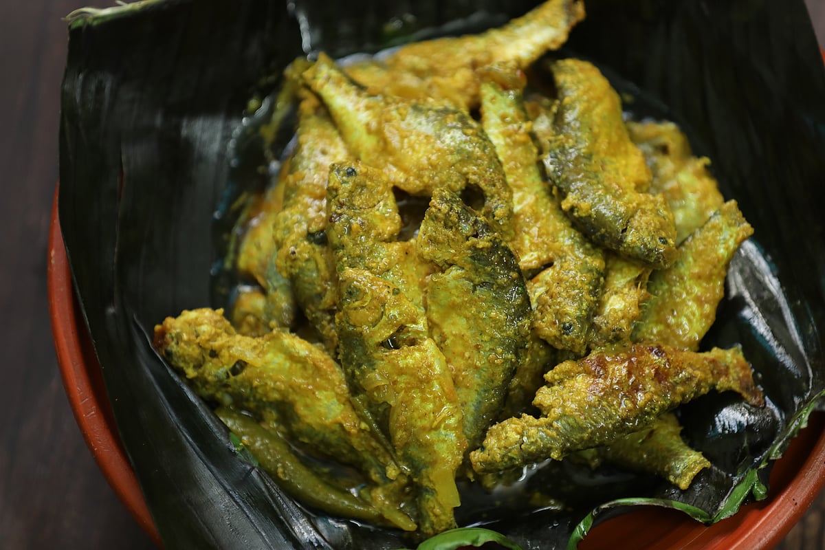 হাতে মাখা পুঁটি মাছের শর্ষেবাটা চচ্চড়ির রেসিপি