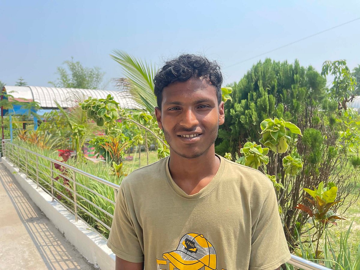 ওমরকে আর শ্রমিকের কাজ করতে হবে না, পাশে দাঁড়িয়েছেন অনেকে