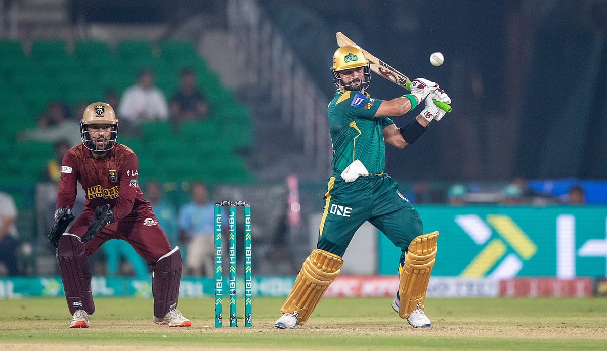 কোহলিকে ছুঁয়ে বাবরকে চোখ রাঙাচ্ছেন ফারহান