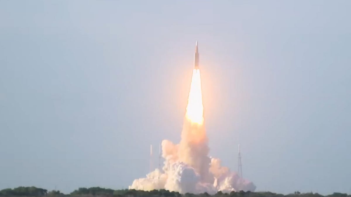 ৫৩ বছর পর আবারও চাঁদে নভোচারী পাঠাল যুক্তরাষ্ট্র