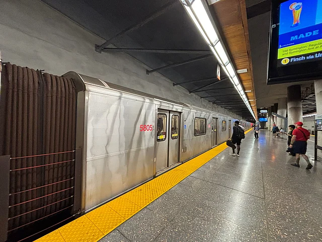 টিউব স্টেশনে