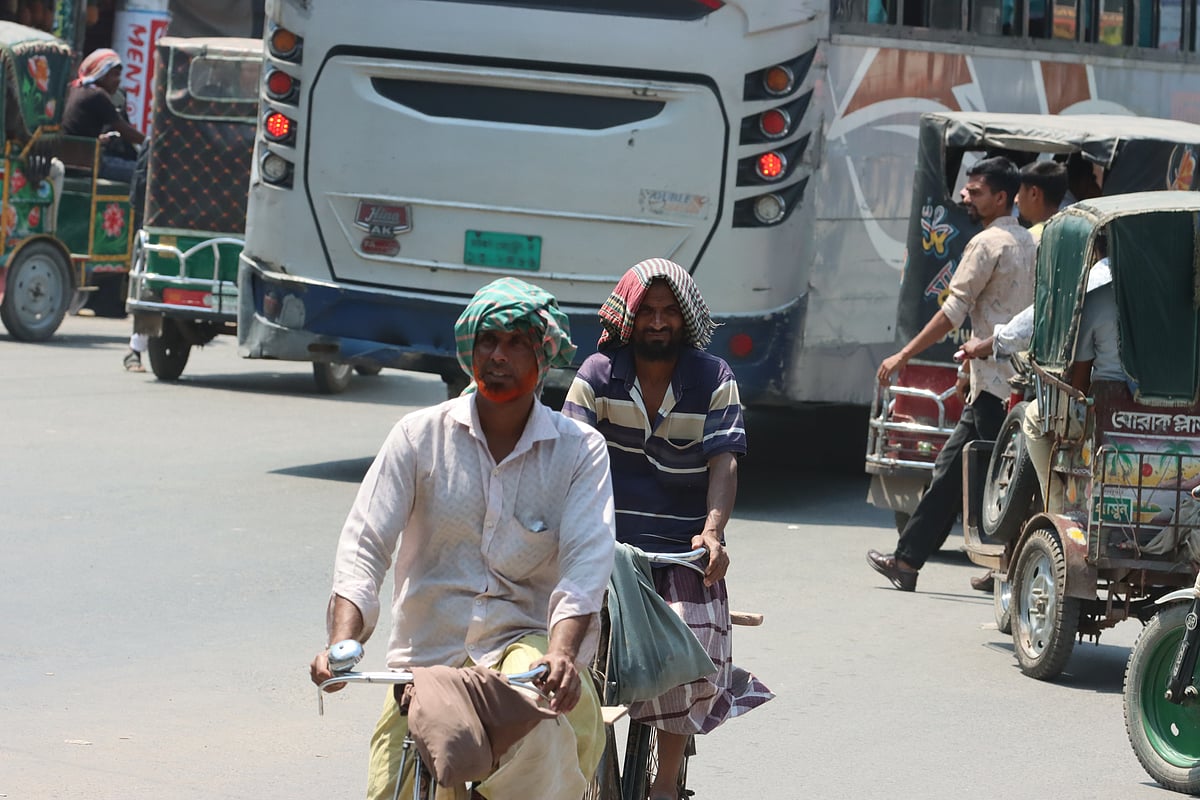 ঢাকাসহ দেশের ২৭ জেলায় তাপপ্রবাহ, থাকতে পারে আগামীকালও