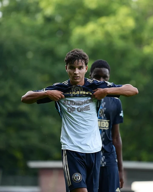 রোনানের যমজ ভাই  ডেকলান সুলিভান আর বড় ভাই কুইন সুলিভান ও কনিষ্ঠ ভাই ক্যাভান সুলিভানও ফুটবল খেলেন বাবা ব্রেনডান সুলিভানের মতো