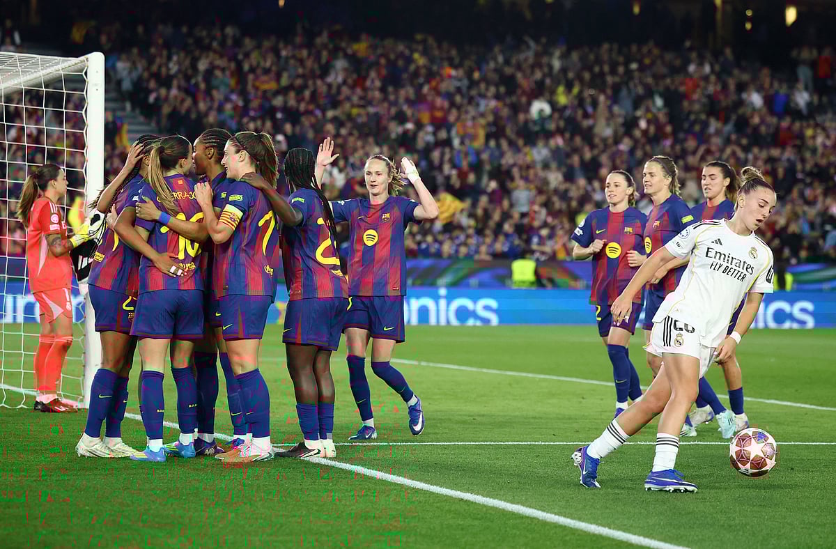 ৮ দিনে তিন ম্যাচে রিয়ালের জালে ১৫ গোল বার্সার