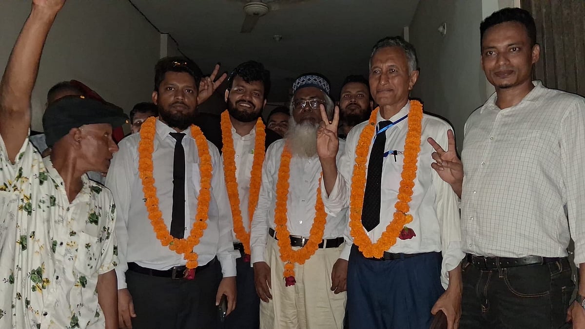 মাদারীপুরে আইনজীবী সমিতির নির্বাচনে আওয়ামীপন্থীদের নিরঙ্কুশ জয়, বিএনপিপন্থী একজনও জেতেননি