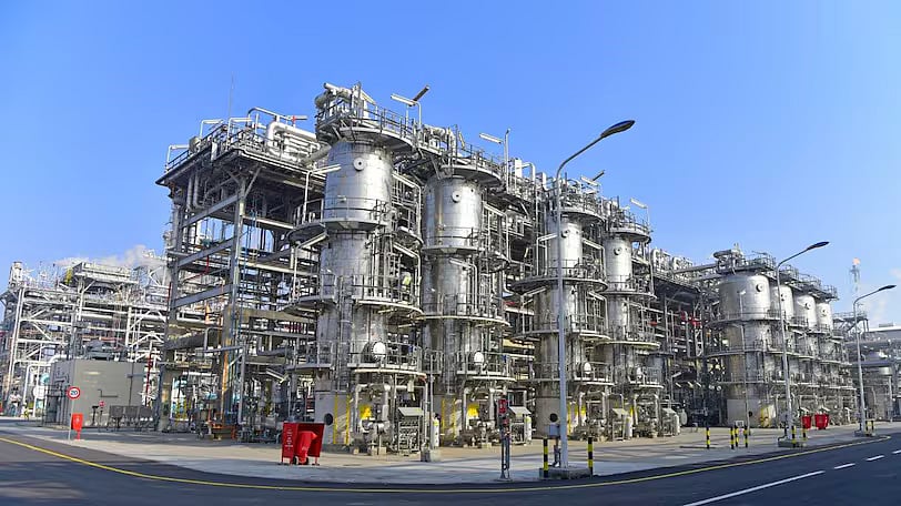 কুয়েতে বিশ্বের অন্যতম বৃহৎ তেল শোধনাগারে ড্রোন হামলা, আগুন