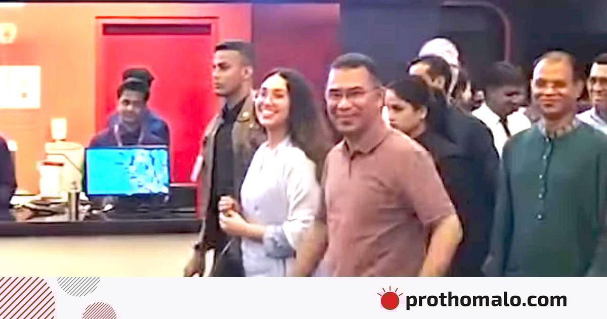 মেয়েকে নিয়ে হলে গিয়ে সিনেমা দেখলেন প্রধানমন্ত্রী তারেক রহমান মেয়েকে নিয়ে হলে গিয়ে সিনেমা দেখলেন প্রধানমন্ত্রী তারেক রহমান