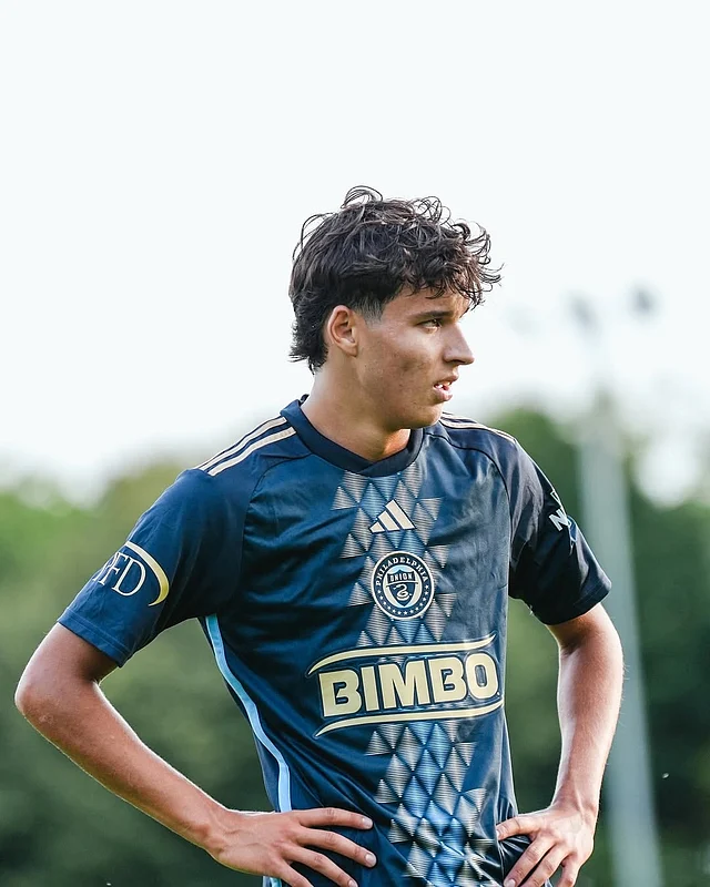 যুক্তরাষ্ট্রের ফিলাডেলফিয়ার এক ফুটবল পাগল পরিবারে জন্ম রোনানের