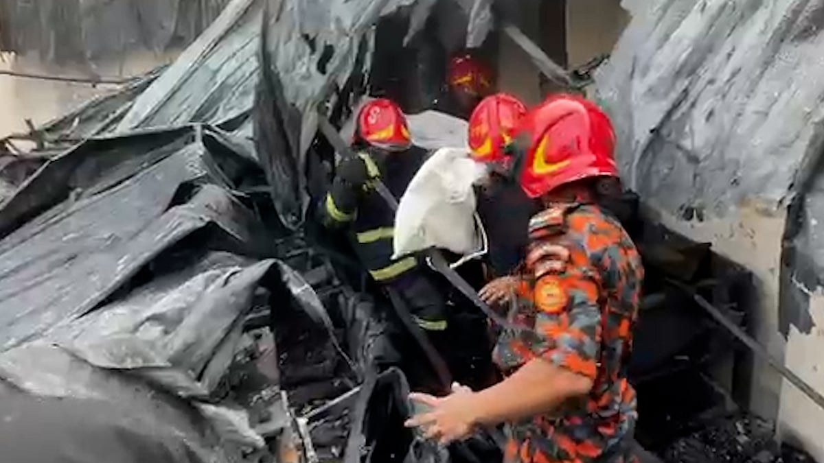 কেরানীগঞ্জে গ্যাস লাইটার কারখানায় অগ্নিকাণ্ডে ৫ জনের মরদেহ উদ্ধার