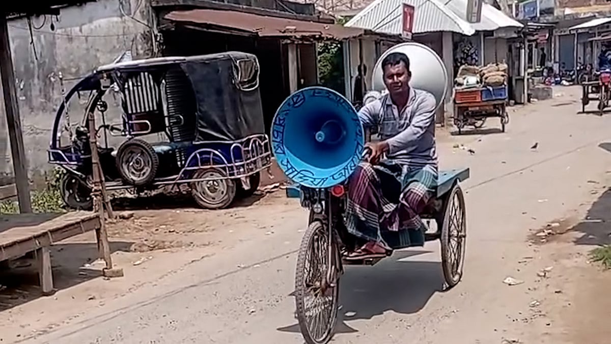 সাউন্ডবক্স–মাইক বাজালে মসজিদ-মাদ্রাসা-কবরস্থান থেকে বহিষ্কার, মাইক বাজিয়ে ঘোষণা কুষ্টিয়ায়