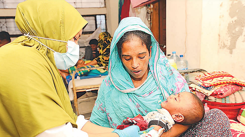 হামের চিকিৎসা: খরচে দিশাহারা অভিভাবকেরা | প্রথম আলো