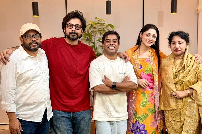 সত্য ঘটনার ‘দম’ এর আসল নায়কের সঙ্গে শিল্পী-নির্মাতার আড্ডা