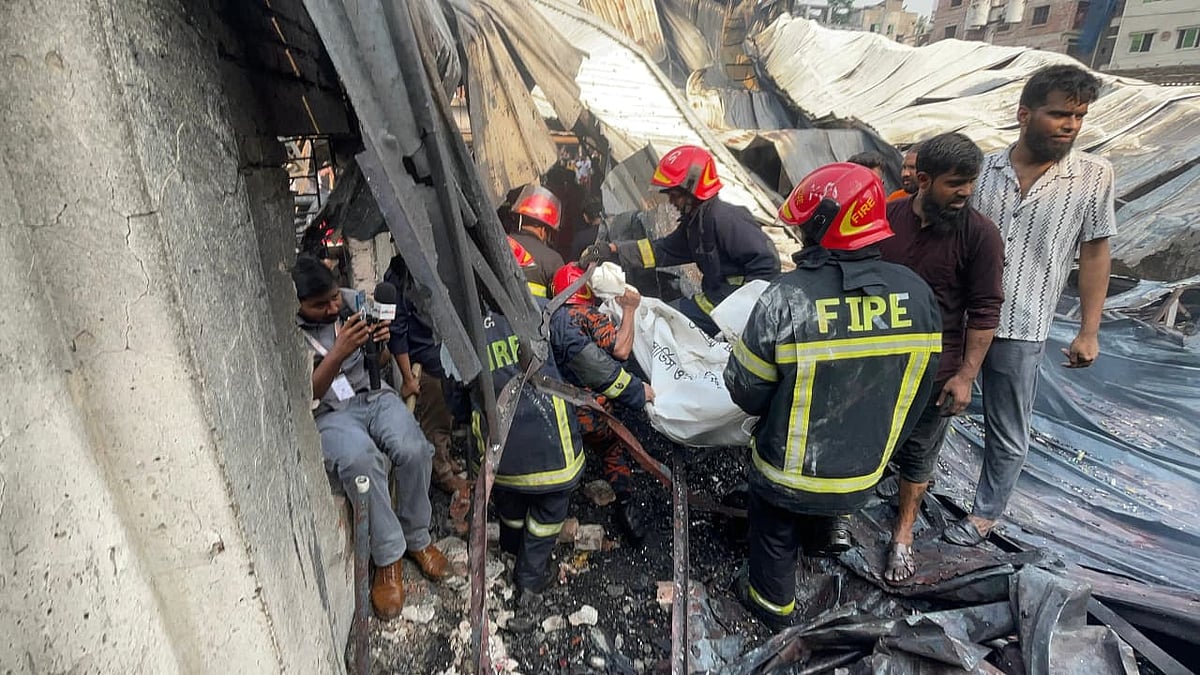 কেরানীগঞ্জে গ্যাসলাইটার কারখানায় আগুন, পাঁচ জনের মরদেহ উদ্ধার